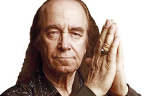 Savaş Özbey yazdı: Erkin Koray ile bahçedeki bankta konuştuk...