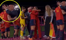 İspanya Futbol Federasyon Başkanı Luis Rubialesten skandal hareket Jenni Hermosoyu dudağından öptü... Savunması pes dedirtti...