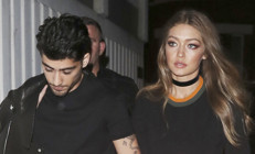 Ünlü şarkıcının annesinden bomba sözler: Yakışıklı oğlumun peşinde çok kadın var ama o kimseye bakmıyor