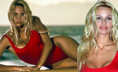 Yıldız isim ünlenmesini sağlayan cesur kostümlerini satışa çıkardı: Bu anılar paylaşmak için