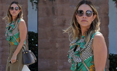 Evliyken aldatma iddiaları bitmiyor... Yan yana oturuyorlardı.. Adamın eli, kadının dizindeydi