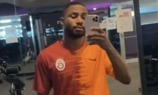 Galatasaray formasıyla paylaşımlar yapmıştı, Başakşehire geliyor