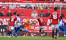 Manchester United evinde kaybetti Altay Bayındır...