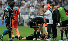 Beşiktaşta Bakhtiyor Zaynutdinov hastanelik oldu Rıza Çalımbay ve takım arkadaşlarından büyük tepki