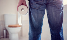 Oturarak mı yoksa ayakta mı Yanlış pozisyonda idrar yapmak enfeksiyonlara ve mesane fonksiyon bozukluklarına neden olabilir