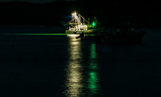 Gecenin zifiri karanlığında tekneleri battı, iki plastik kova ile yaşama tutundular... Hayatta kalmalarını sağlayan detay neydi