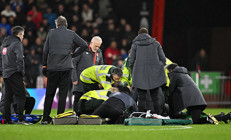 Bournemouth-Luton Town maçında korkutan an Tom Lockyer bir anda yere yığıldı, maç tatil edildi