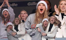 En ateşli taraftar: Sevgilisinin maçını izlerken kendinden geçti