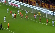 Galatasaray - Fatih Karagümrük maçında Serdar Dursun saç baş yoldurttu Sosyal medyada bencil tepkisi