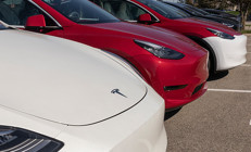 Tesla fabrikasında can pazarı Robot mühendise saldırdı... Ortalık kan gölüne döndü