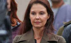 Annesi, son nefesini ünlü oyuncunun kollarında vermişti... Ama ona servetinden tek kuruş bırakmadı... Ben onu affettim, özgürleştim