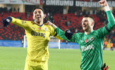 Gaziantep FKyı tek golle geçen Fenerbahçeden tarihi performansı İrfan Can Kahveci attı, Livakovic tuttu, İsmail Kartal tarihe geçti