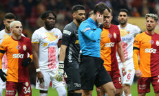 Galatasaray - Kayserispor maçında tartışmalı kararlar İptal edilen gol ve penaltı kararı... | Fernando Musleradan tarihi başarı