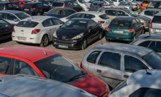 Otomobiller yarı fiyatına satılıyor... 30 bin liraya da var 300 bin liraya da... İşte icralık araçlar
