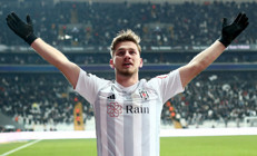 Beşiktaşta Semih Kılıçsoy parlamaya devam ediyor: 50-60 milyon Euro... | 3 yıldız birden protesto edildi