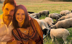 Ünlü oyuncu kızını meslektaşıyla evlendirmişti... Sinema oyuncusu yakışıklı damadın ek işi hayvancılık