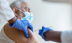 Tam 217 doz Covid aşısı oldu ‘Yan etkiye dair hiçbir kanıt bulamadık’