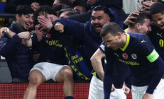 Jayden Oosterwoldenin Union SG maçındaki golü sonrası o görüntü gündeme damgasını vurdu Ferdi Kadıoğlunu bırakmadılar...