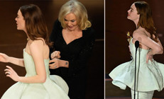 Tam ödülünü almaya sahneye çıkıyordu ki.... Yetişin, fermuarım patladı