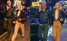 Ürkekçe birleşen elleri artık hiç ayrılmıyor... Gözünü güzel sevgilisinden alamıyor...