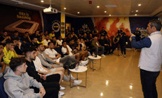 Fenerbahçede başkan Ali Koç ve futbolcular bir araya geldi... Takım: Mücadele etmek istiyoruz Koç: Hiçbir şey yapmama gibi bir durum söz konusu değil