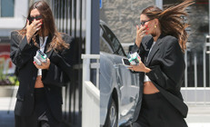 Aylarca hamileliğini bir sır gibi sakladı… Şimdi büyüyen karnını göstere göstere geziyor