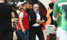 Halil Umut Meler bu kez ucuz kurtuldu Kayserispor Başkanı Ali Çamlı sahaya girmeye çalıştı...