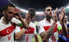 EURO 2024e veda eden A Milli Takımda futbolcularımız gözyaşlarını tutamadı Hakan Çalhanoğlu ve Arda Güler...