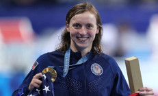 ABDli yüzücü Katie Ledecky, rekorunu geliştirdi