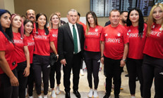 Gençlik ve Spor Bakanı Osman Aşkın Bak, milli paralimpik sporcuları Parise uğurladı