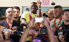 Galatasarayın yeni transferi Victor Osimhen, ilk 3lüsünü çektirdi