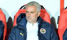 Fenerbahçede Mourinhodan Sofyan Amrabata övgü