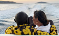 Düğününde beyaz örtülerin altına gizlenmişti: Yeni kocası onu balayı için Bodruma kaçırmış