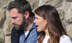 Sürpriz buluşmayı duyunca ikisi de donup kaldı...  Eski çift artık sözün bittiği yerde