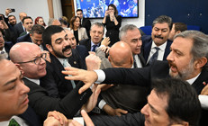 AK Partiden CHPye art arda tepkiler: Mecliste eşkiyalık kabul edilemez