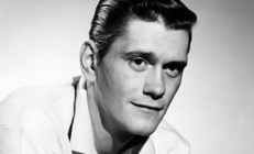 Ekran tarihine geçen bir dizinin yıldızıydı... İşi dahil her şeyini kaybetti, para için tuvalet bile temizledi