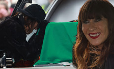 Tabutuna sarılıp gülerek toprağa vermişti... Kocamı çok özledim... Yatağımdan çıkmadan hep ağlıyorum