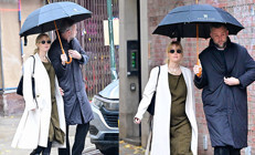 Hamile karısının üstüne titriyor… ‘Gel sevgilim ıslanma’