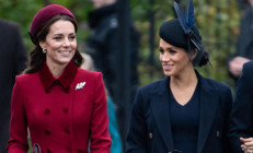 Durmadan eltisinin dedikodusunu yapıyor... Ne zaman adı geçse alaylı alaylı gülüyor