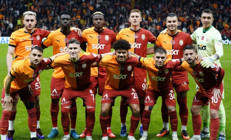 Galatasarayda sakatlık şoku Sedyeyle kenara alındı