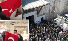 Emevi Camiinde tarihi anlar: Türk bayrağını öpüp Erdoğana teşekkür ettiler