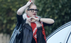 Boşanan ünlü oyuncu sıfırı tüketmişti...  Şimdi de iki çocuğuyla evden atılıyor: Nasıl dayanacağım buna