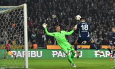 Konyaspor - Fenerbahçe maçında kaçan gol fırsatı saç baş yoldurdu