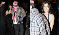 Bir ömür aradığı ne varsa onun kollarında buldu… Aşıklar şehrinde el ele