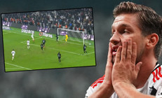 Beşiktaş-Samsunspor maçında nefes kesen an Semih Kılıçsoy vurdu, top çizgiden çıktı