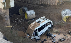 Tuzlada servis minibüsü dere yatağına düştü Valilik açıkladı: Can kaybı ve yaralılar var