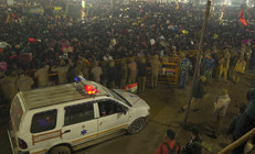 Son dakika... Hindistanda izdiham felaketi: Onlarca can kaybı var İnanılmaz görüntüler....