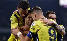 Fenerbahçe çok tecrübeli kadro kurdu, paniğe teslim olmuyor | Suudiler bile gençlere yöneldi biz hala yaşlı yıldız alıyoruz