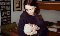 Kızına kavuştu ama annelik sevinci yarım kaldı: Sen o bebeği neden kendin doğurmadın