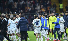 TFF, sahadan çekilmenin cezasını değiştirdi Galatasaray-Adana Demirspor maçı sonrası yeni kararlar...